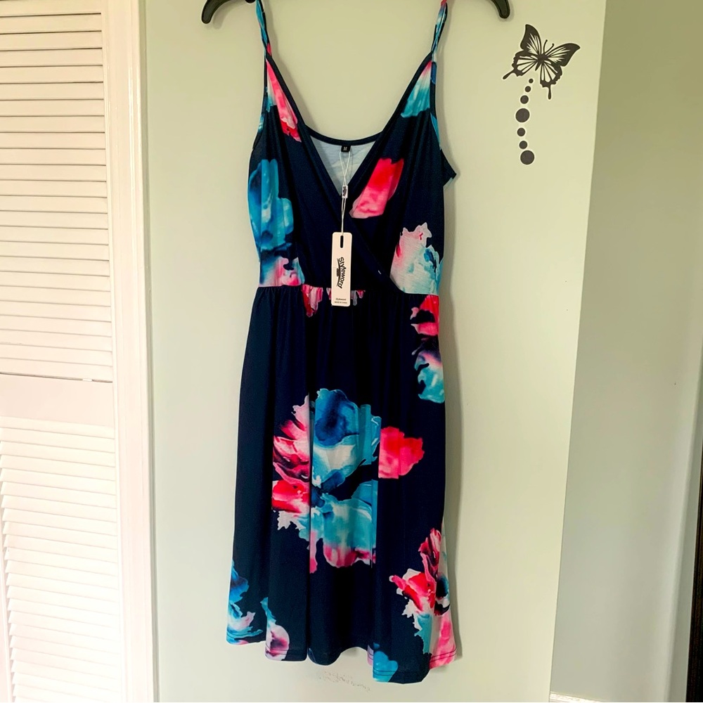🌸 Cute, floral, spaghetti strap dress